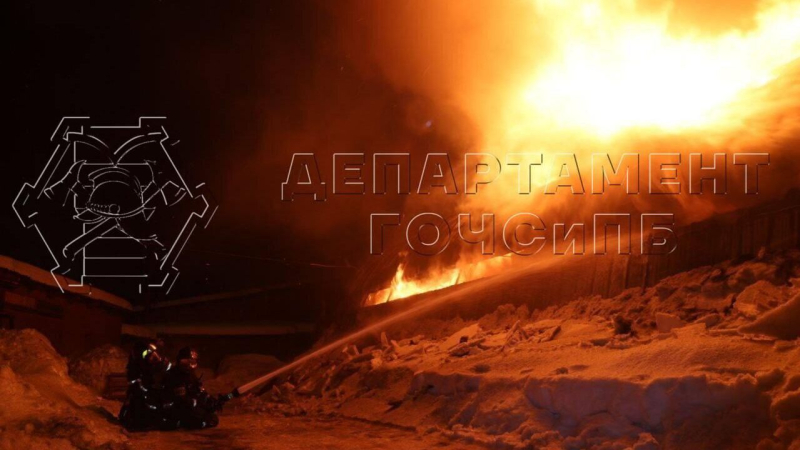 На северо-востоке Москвы вспыхнул крупный пожар