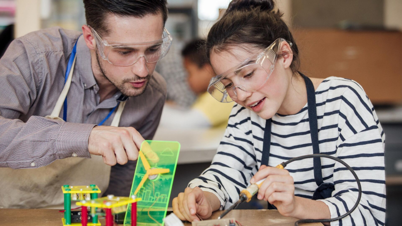 Партия "Новые люди" провела в Москве фестиваль в преддверии Дня науки