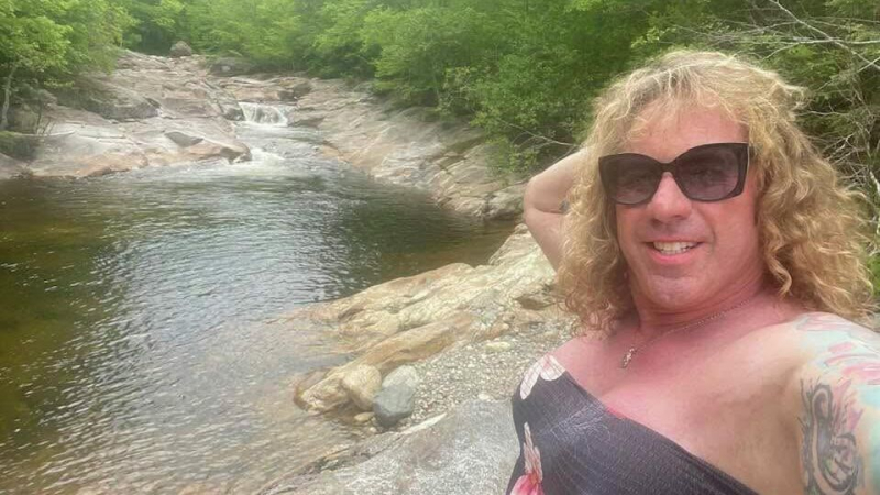 Подозреваемый в стрельбе на хоккейном матче в США поддерживал нацизм