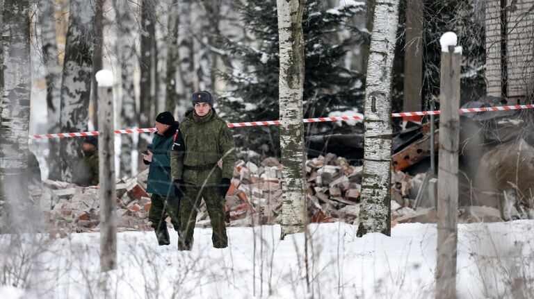 Появились кадры с места обрушения здания военной полиции в Сертолово