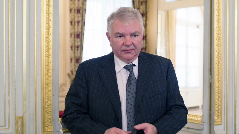 Посол прокомментировал слова Макрона о необходимости диалога с Россией