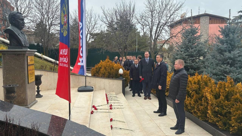 Посольство России в Турции почтило память погибшего посла Карлова