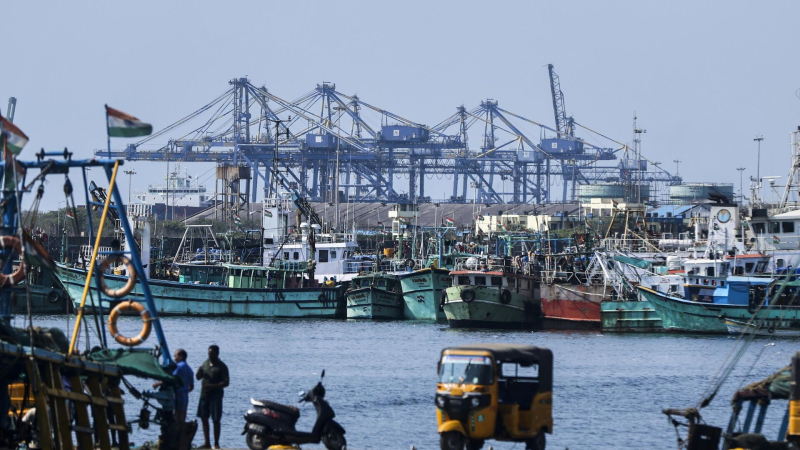 Поставки российской нефти в Индию снизились, сообщил посол