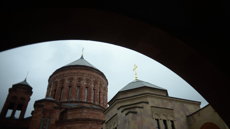 Представители армянской диаспоры считают нападки на церковь угрозой