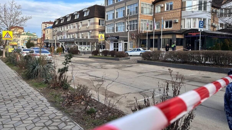 При стрельбе в техникуме в Анапе пострадали два человека