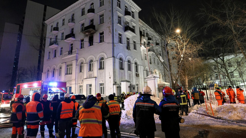 Прокуратура взяла под контроль установку причин пожара в доме в Москве
