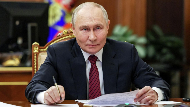 Путин определил 40 кандидатов в состав Общественной палаты