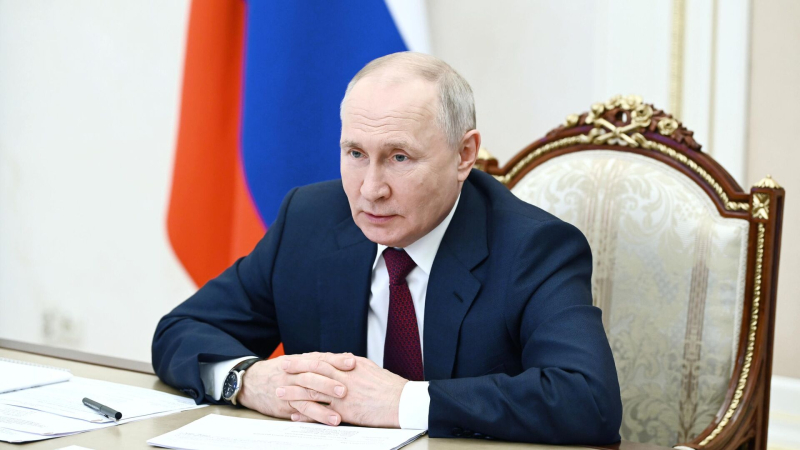 Путин призвал ритмично исполнять план структурных изменений в экономике