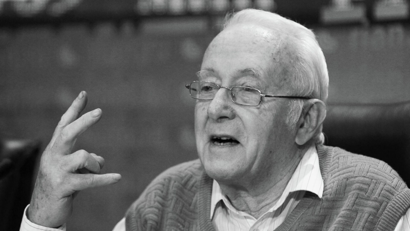 Путин выразил соболезнования из-за смерти Роя Медведева