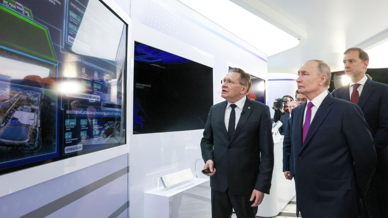 Путину показали установку для создания вакцин с помощью табака