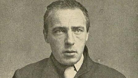 Редкая книга принесла миллионы семье из Крыма