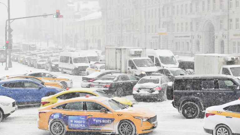 "Роскосмос" показал фото циклона над Москвой