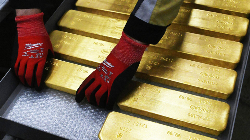 Россия в 2025 году поставила рекордную сумму золота Гонконгу