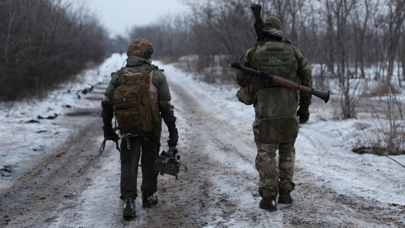 Российские военные вывезли раненых из-под обстрела у линии соприкосновения