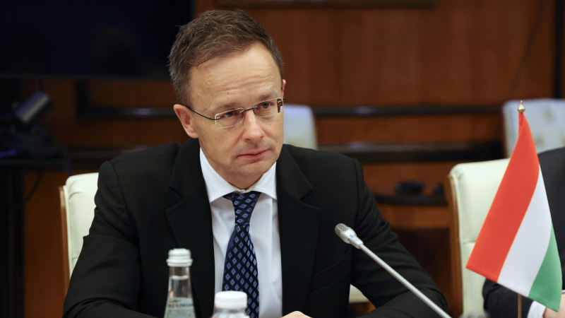 Сийярто рассказал, как долго Венгрия будет блокировать кредит Украине