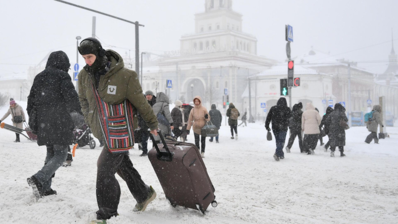 Синоптик рассказал, когда в Москве закончится сильный снегопад