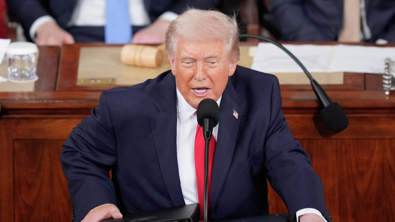 Трамп будет искать новые опции для введения пошлин, считает политолог