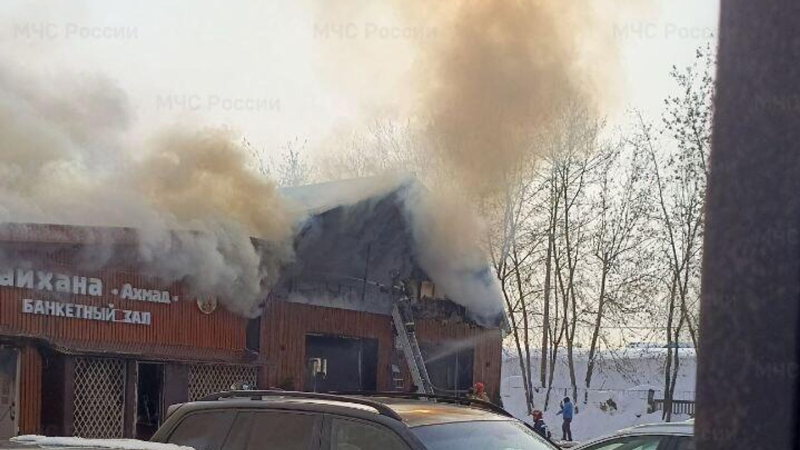 В Балашихе загорелось здание автосервиса