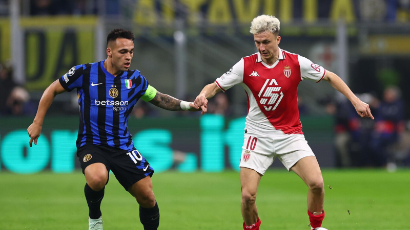 В Италии арестовали бросившего петарду во вратаря фаната "Интера"