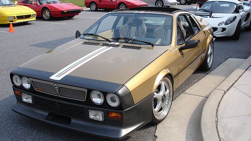 В Италии припаркованную на десятилетия машину превратили в экспонат