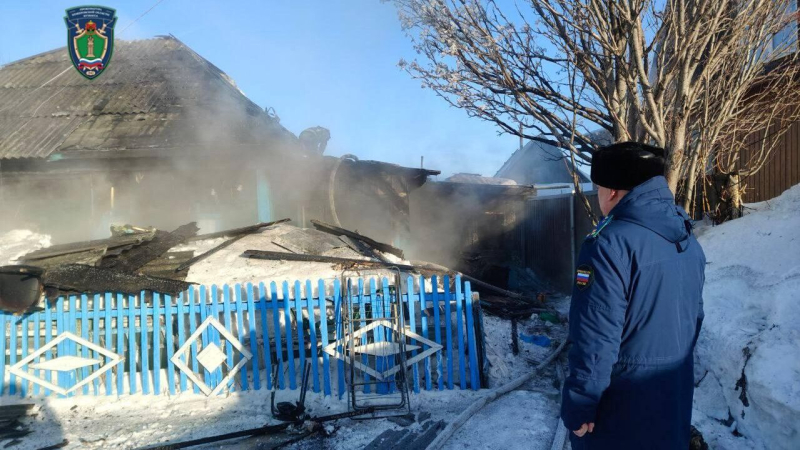 В Кузбассе при пожаре в частном доме погибли мать с ребенком