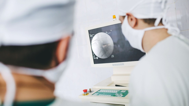 В мочевом пузыре у школьника из Москвы нашли пластилин размером с киви