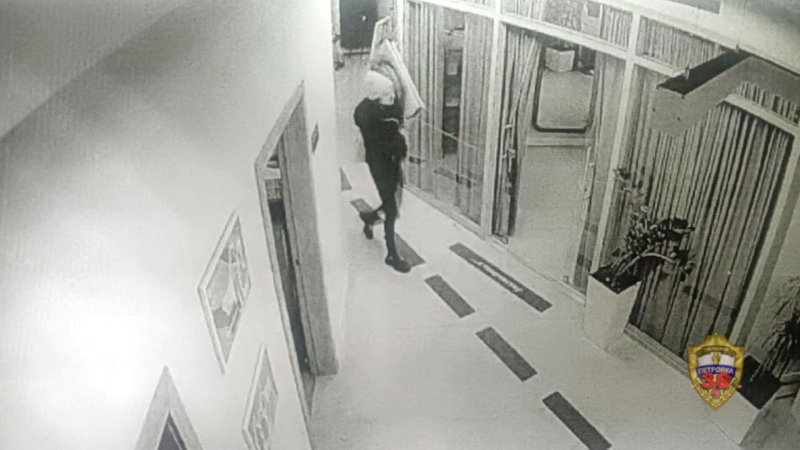 В Москве рецидивистка украла картину за 50 тысяч рублей