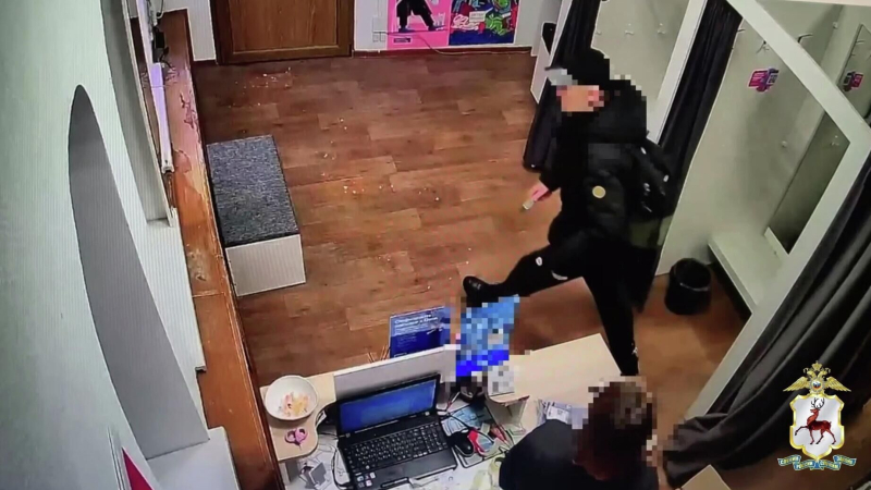 В Нижнем Новгороде мужчину задержали за угрозы работнику магазина ножом