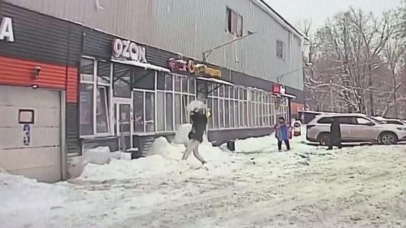 В Подмосковье при падении сосульки пострадала девушка