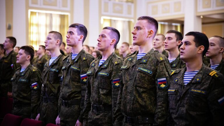 В преддверии 23 февраля уральские студенты познакомились с хроникой Победы