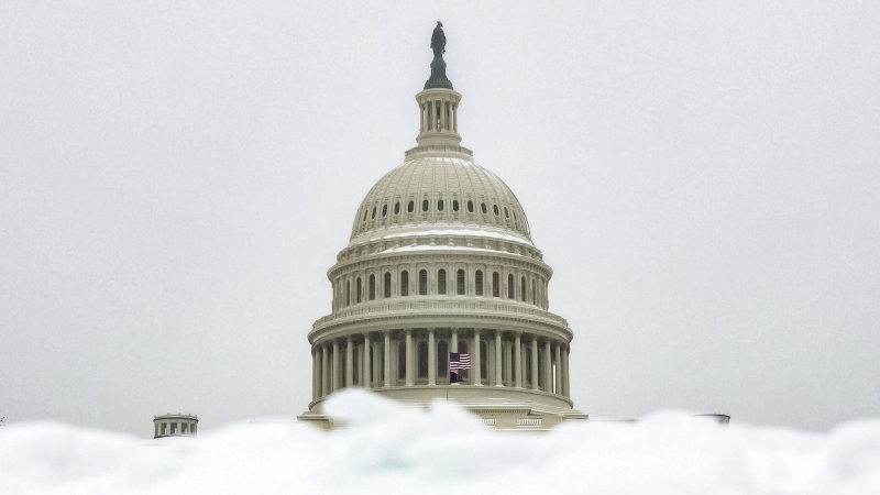 В сенате США потребовали расследовать рекламу оружия с участием детей