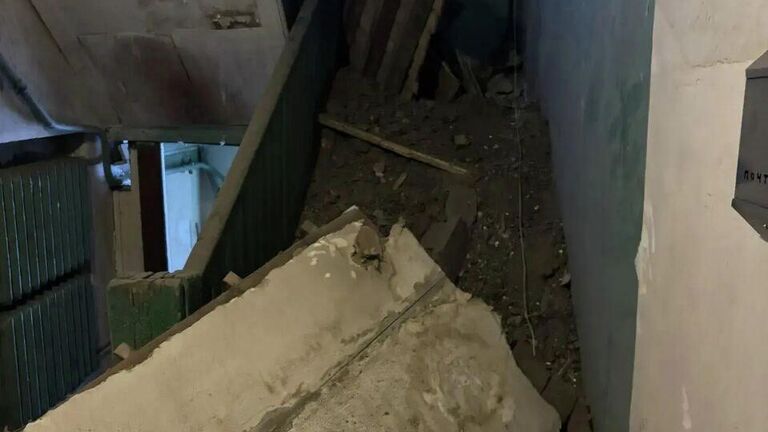 В Ульяновске в аварийном доме обрушился потолок