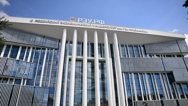 В здании РЭУ имени Плеханова частично обрушился потолок