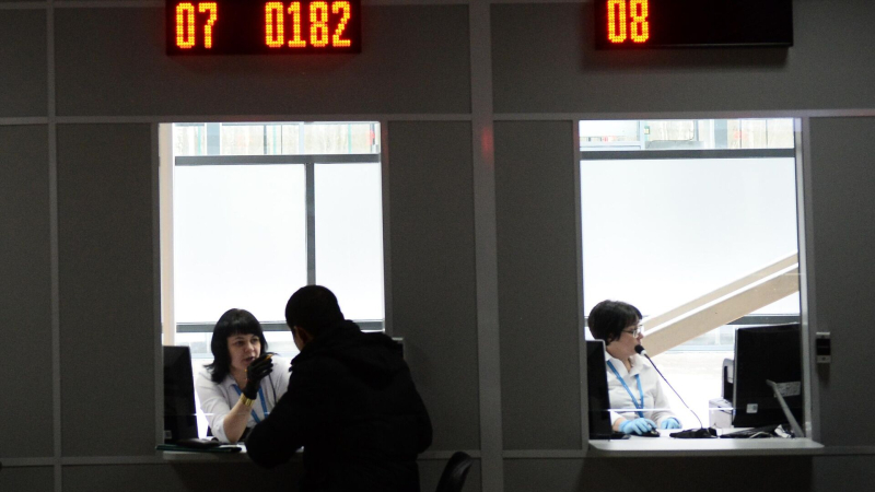 Внесенный в Госдуму проект уточняет условия аннулирования ВНЖ для мигрантов