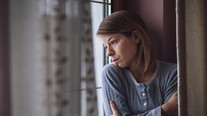 Врач назвал признаки депрессивного состояния