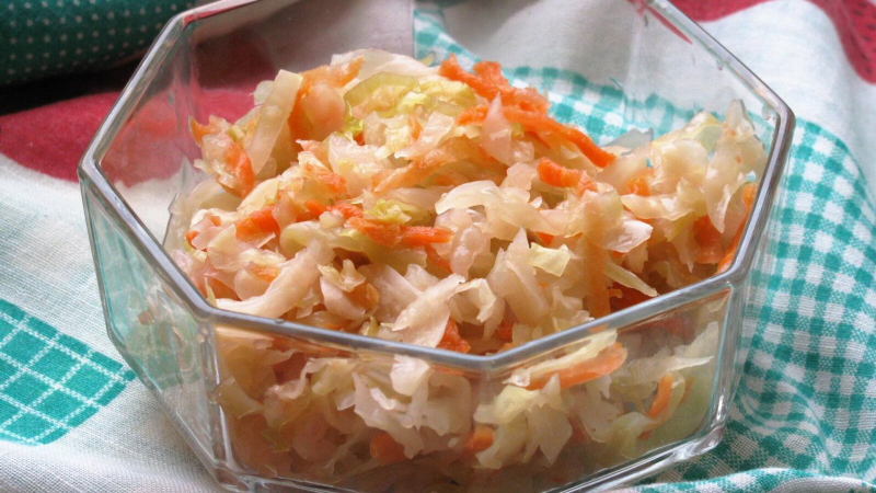 Врач рассказал, кому нельзя есть квашеную капусту