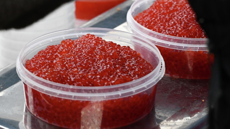 Врач рассказала, сколько красной икры можно съесть