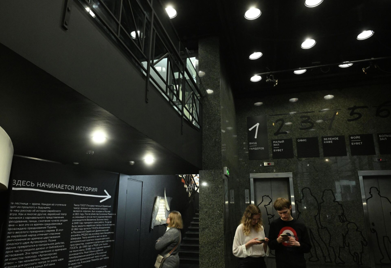 Заглянуть за кулисы: в какие театры пускают на экскурсии