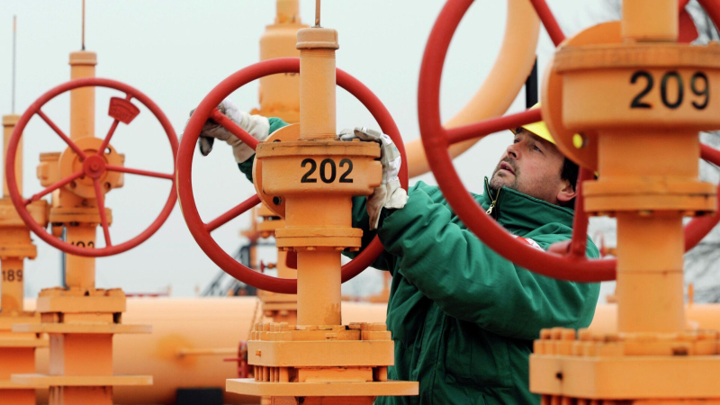 Запасы газа в подземных хранилищах Европы упали ниже 30%