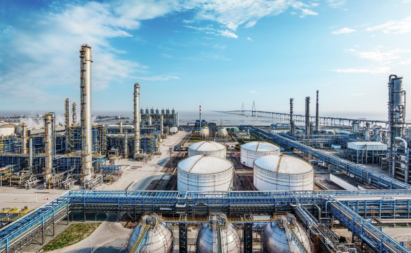 IEK обеспечила комплексные поставки на газохимический завод Ленобласти