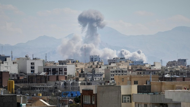 Иран ведет полномасштабную войну после нападения США и Израиля, заявил МИД