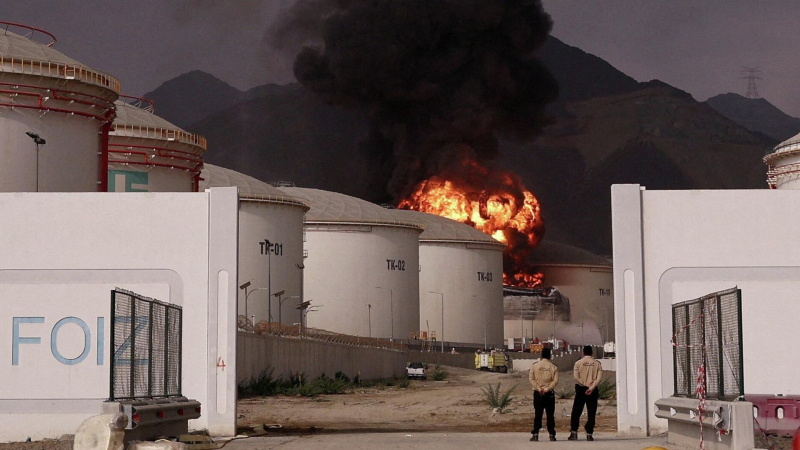 На месторождении в ОАЭ возник пожар после работы ПВО