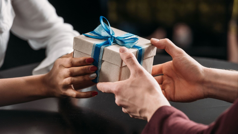 Названы самые неудачные подарки на 8 Марта