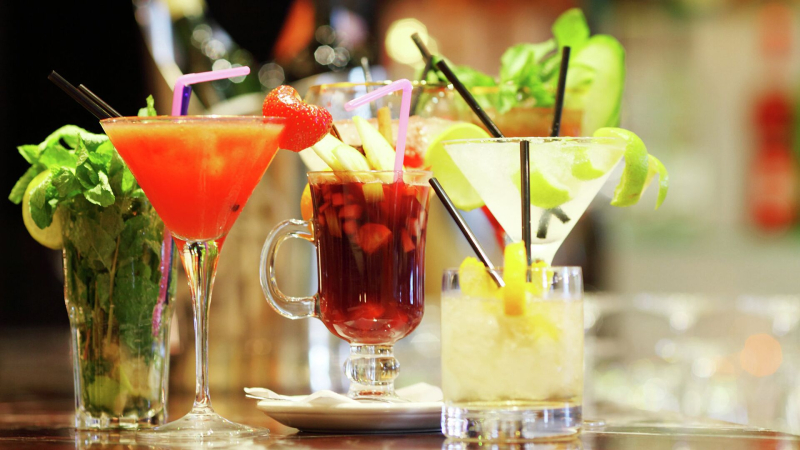 Опрос показал, сколько россиян предпочитают напитки, имитирующие алкоголь