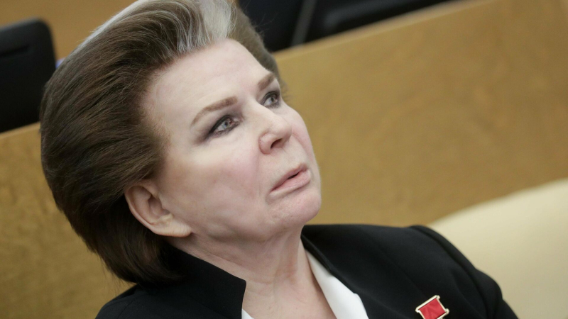 Путин позвонил Терешковой и поздравил ее с днем рождения