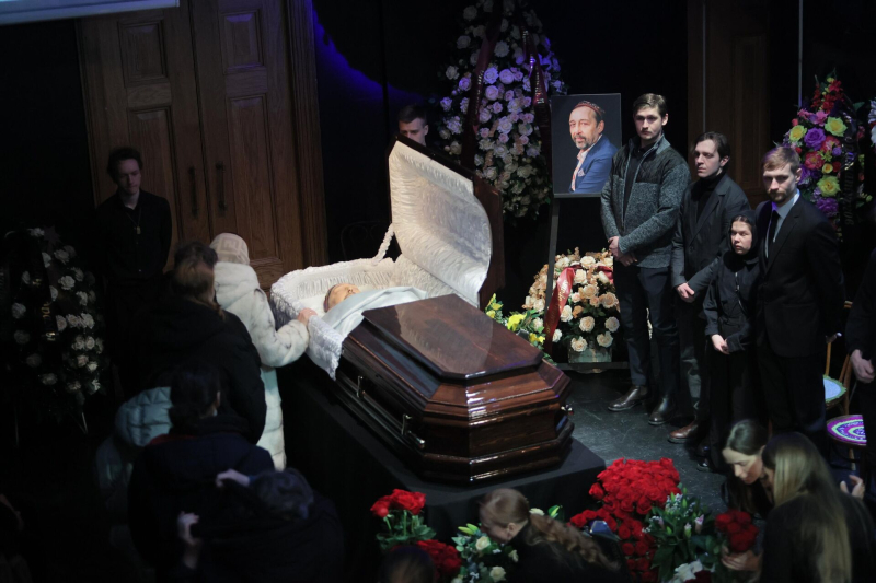 В Екатеринбурге похоронили драматурга Коляду