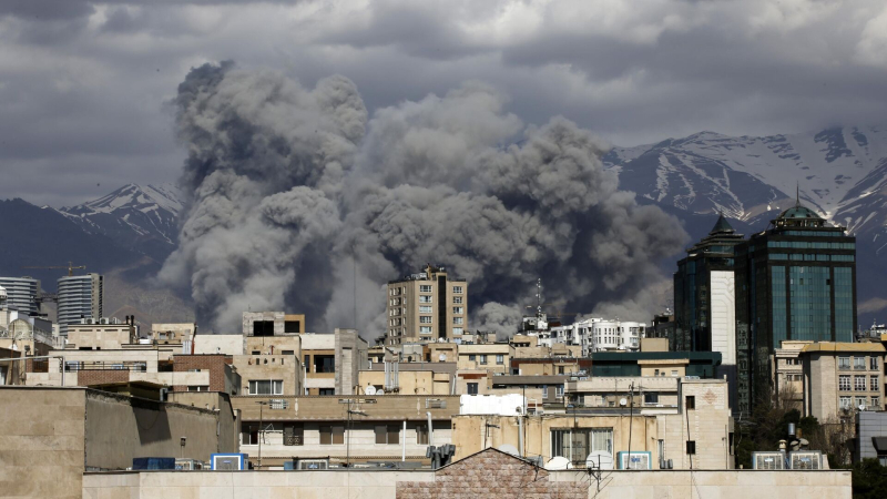 В Тегеране прогремели взрывы, сообщает агентство Tasnim